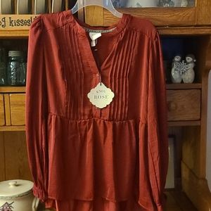 Long sleeve Knox Rose button front tunic top.